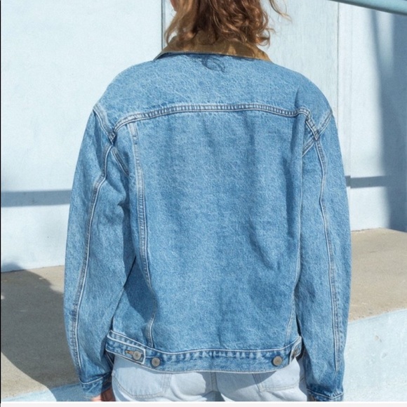 ⭐️HOST PICK⭐️ Brandy Melville Kaylee Denim jacket - Picture 3 of 6